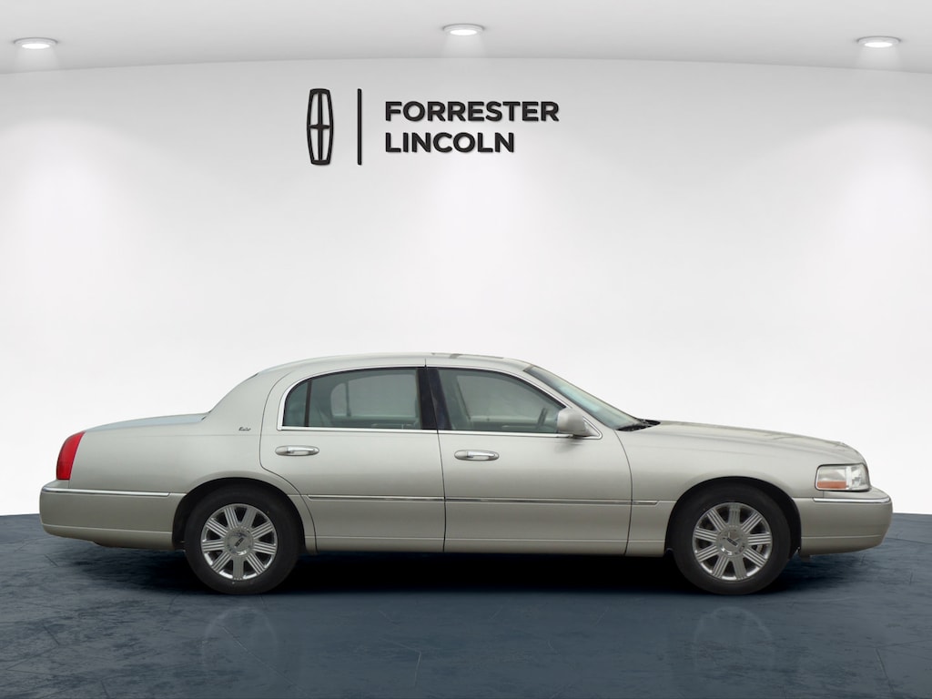 Used 2003 Lincoln Town Car Cartier Sedan