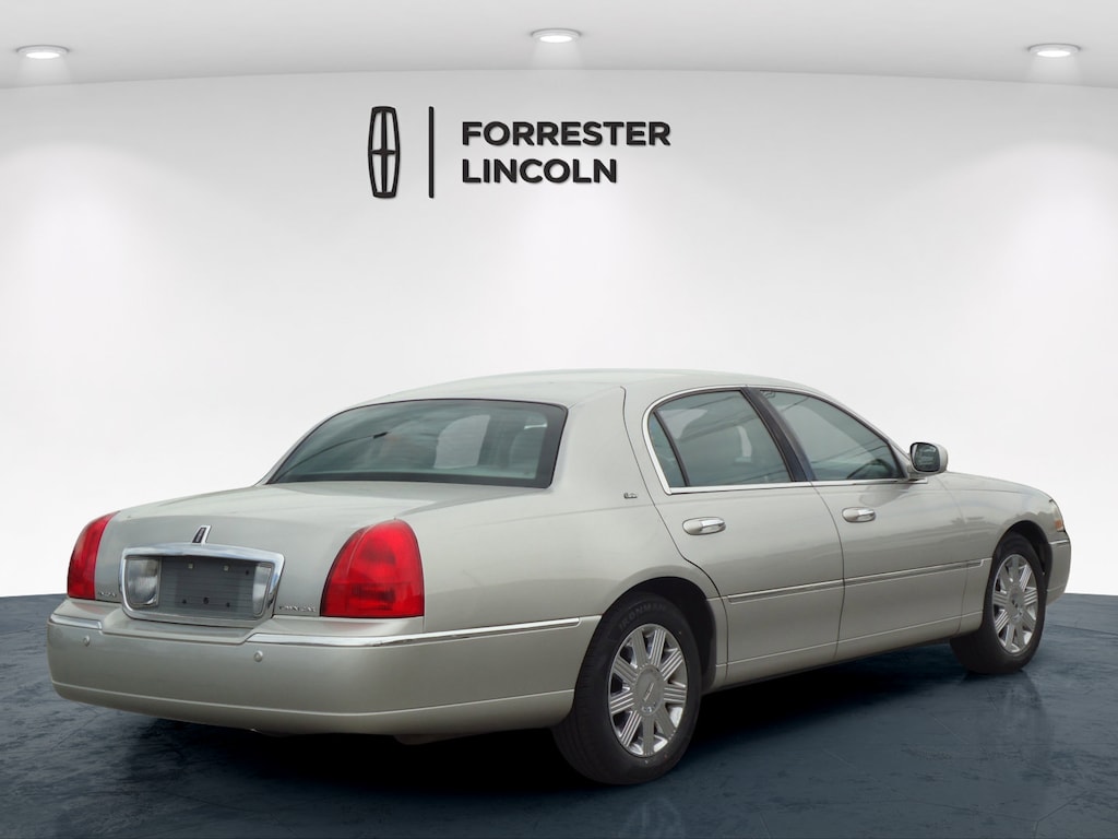 Used 2003 Lincoln Town Car Cartier Sedan