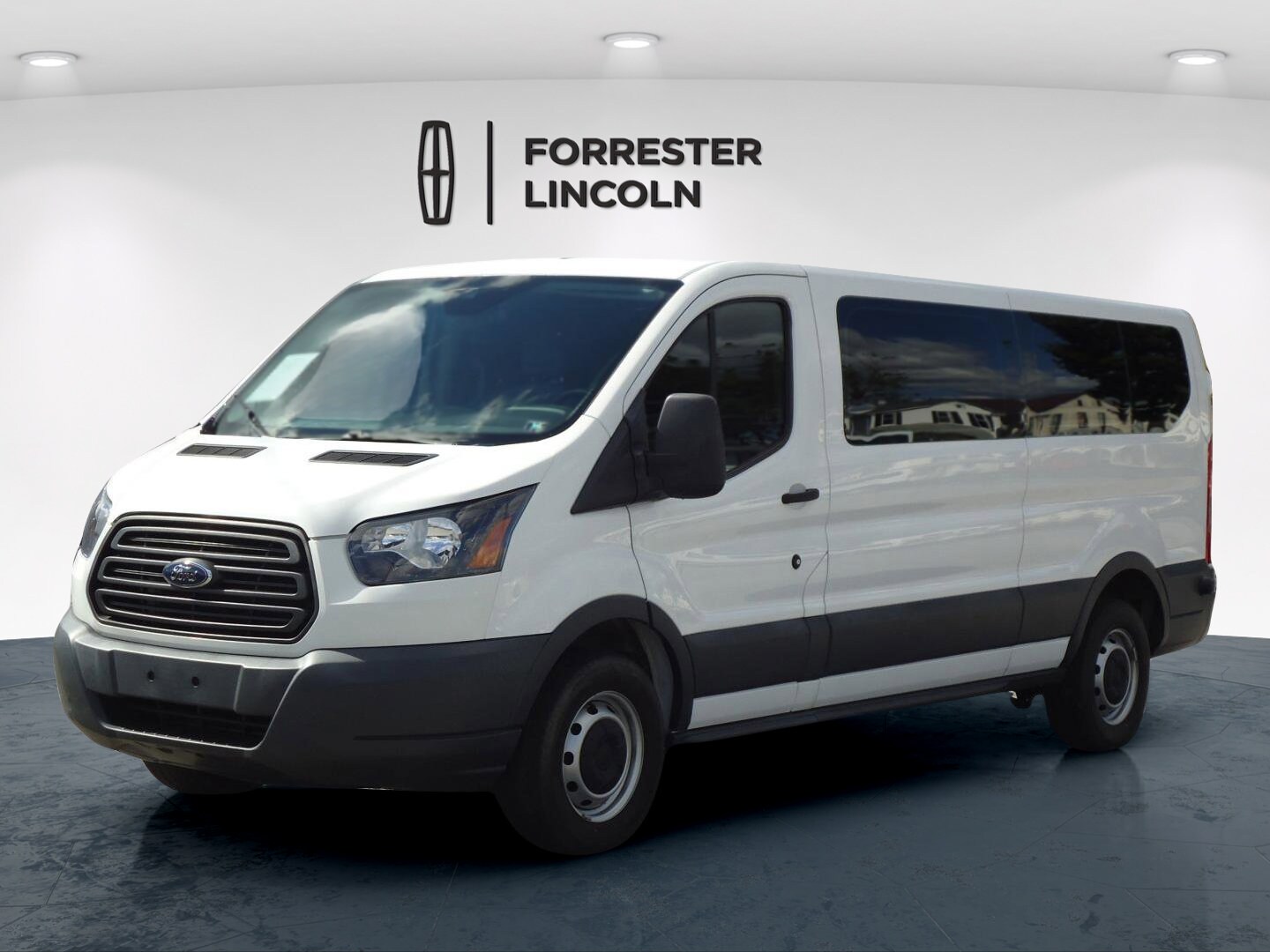 2017 Ford Transit Wagon XL - Photo 7