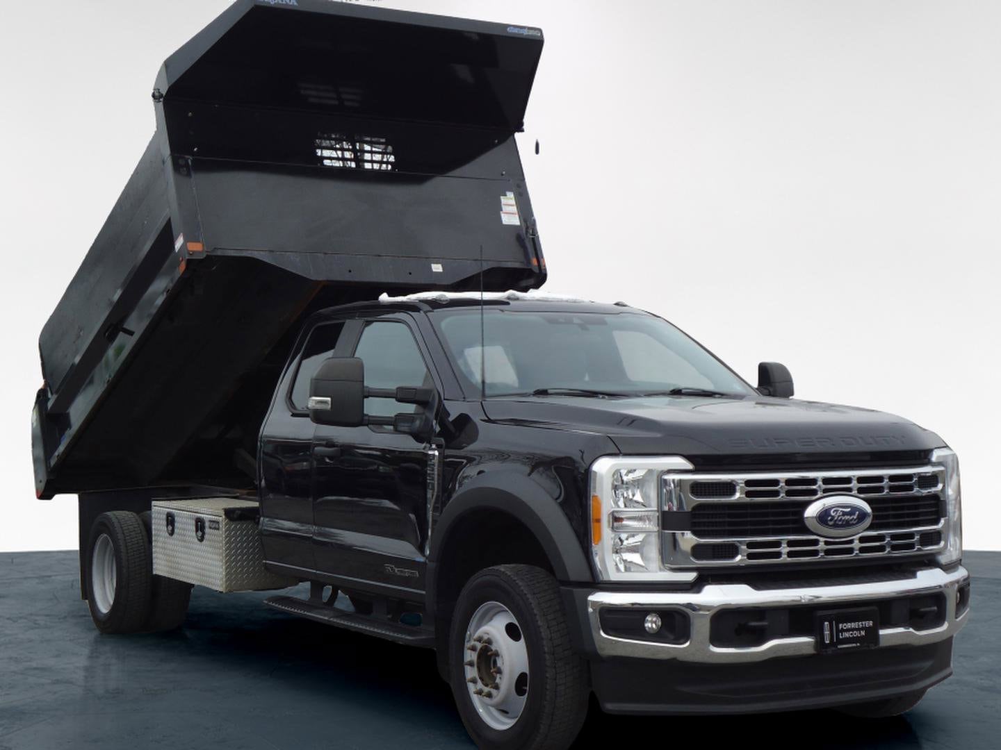 2023 Ford F-550 Super Duty Chassis Cab XL's photo