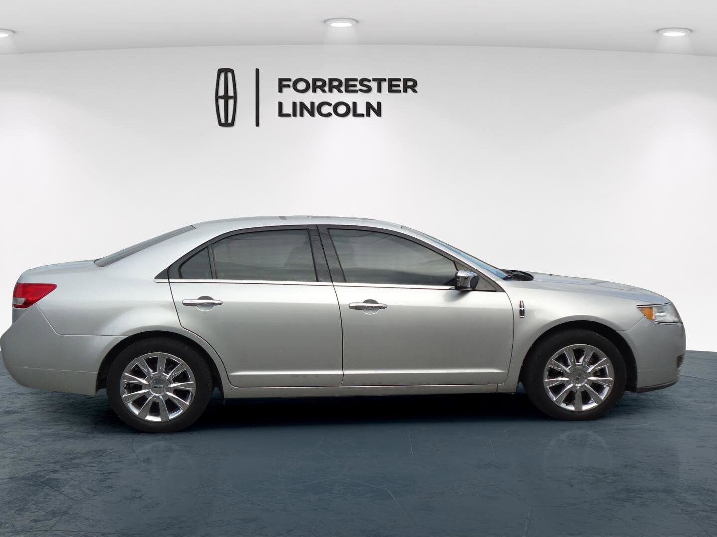 2011 Lincoln MKZ photo 2