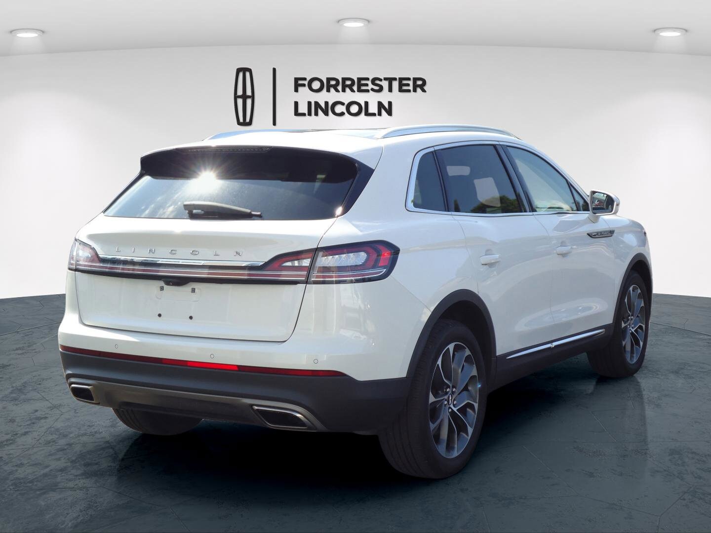 2022 Lincoln Nautilus Reserve photo 2