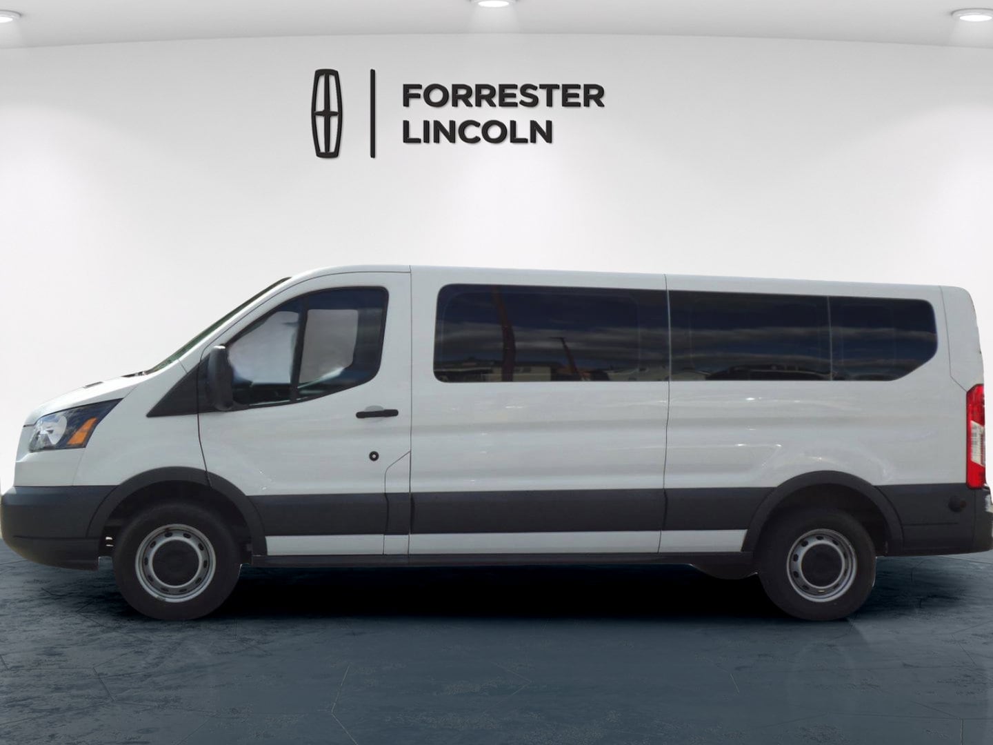 2017 Ford Transit Wagon XL - Photo 6