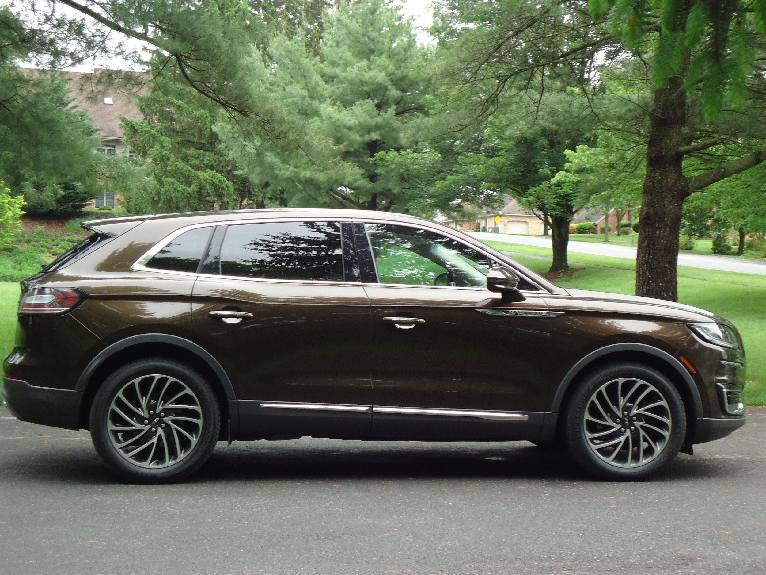 Used 2019 Lincoln Nautilus Reserve with VIN 2LMPJ8L92KBL17932 for sale in Chambersburg, PA