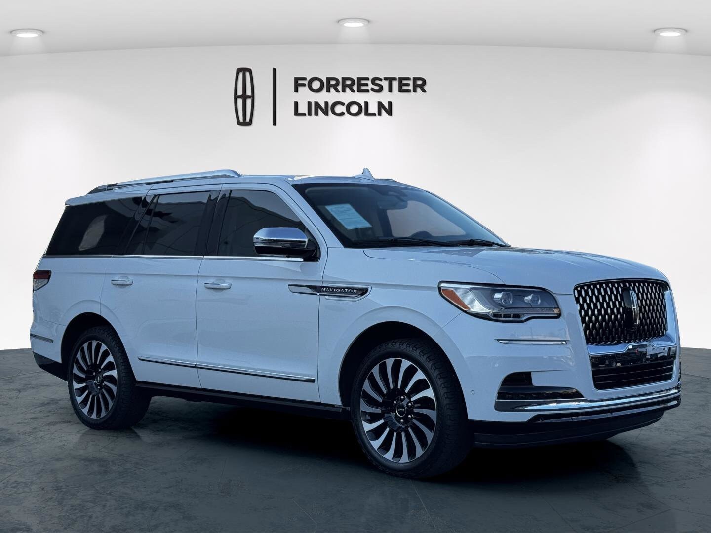 2022 Lincoln Navigator Black Label photo 2