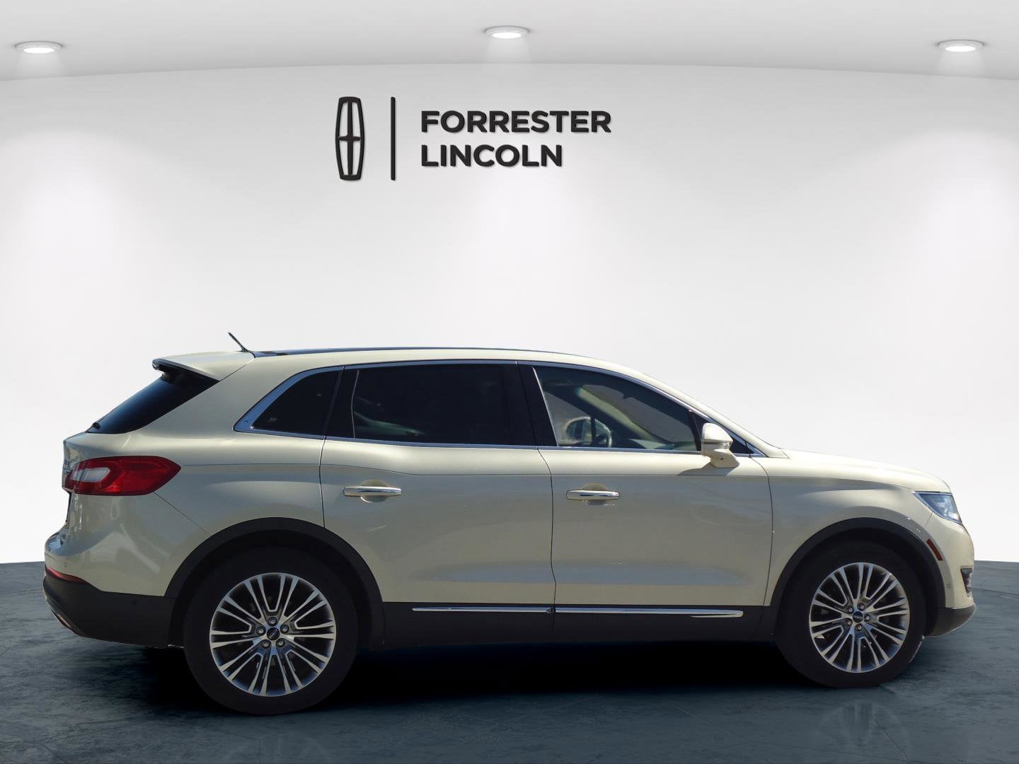 Used 2016 Lincoln MKX Reserve with VIN 2LMTJ8LR1GBL43962 for sale in Chambersburg, PA