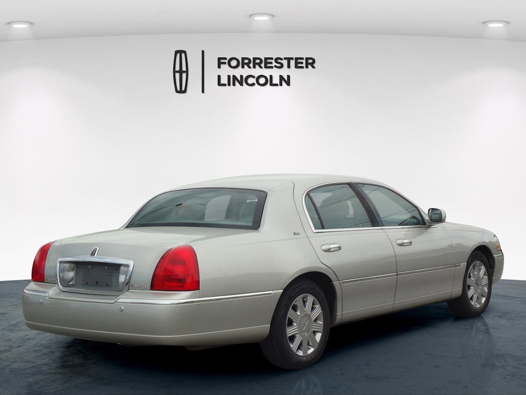 Used 2003 Lincoln Town Car Cartier Sedan