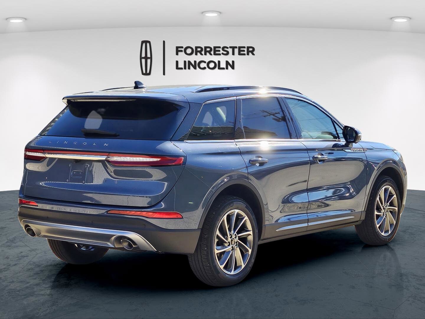 2026 Lincoln Corsair Premiere photo 3