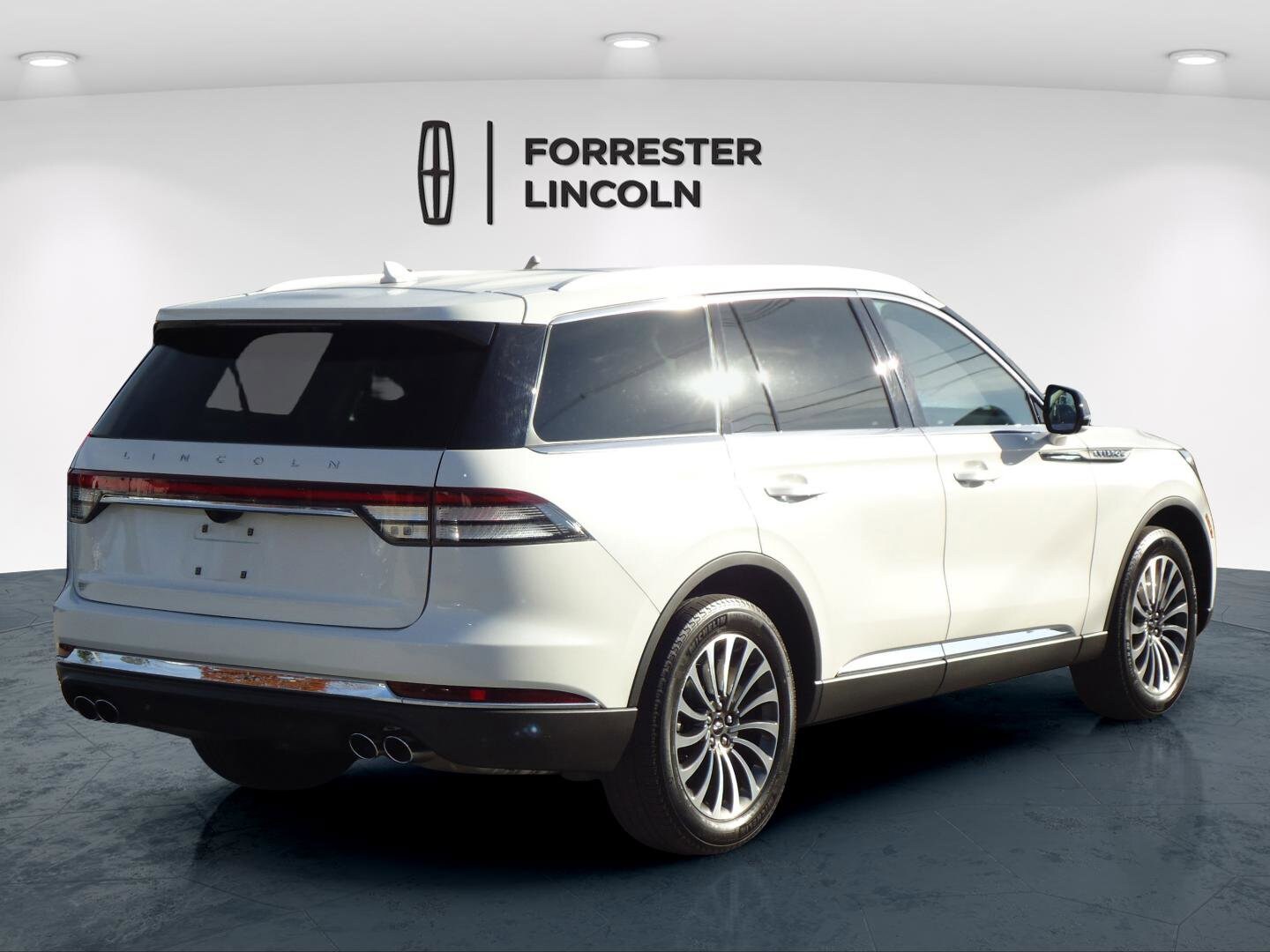 2022 Lincoln Aviator Standard photo 3