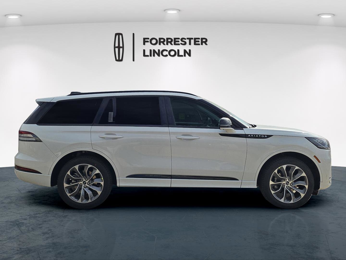2026 Lincoln Aviator Premiere photo 2