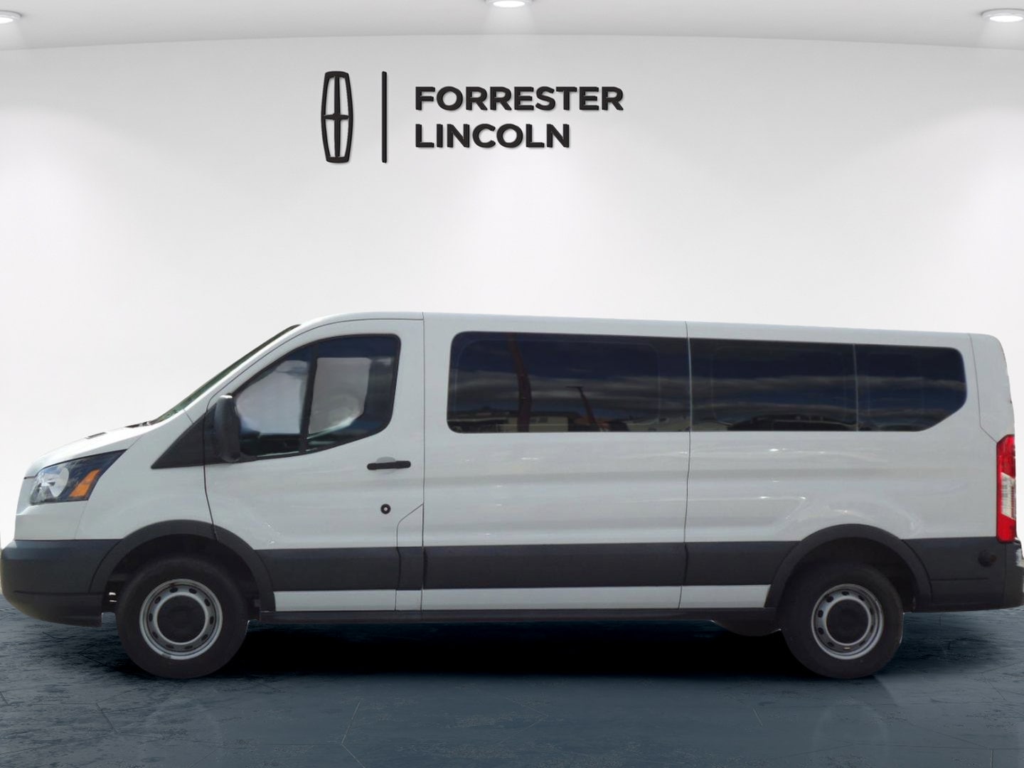 2017 Ford Transit Wagon XL - Photo 6