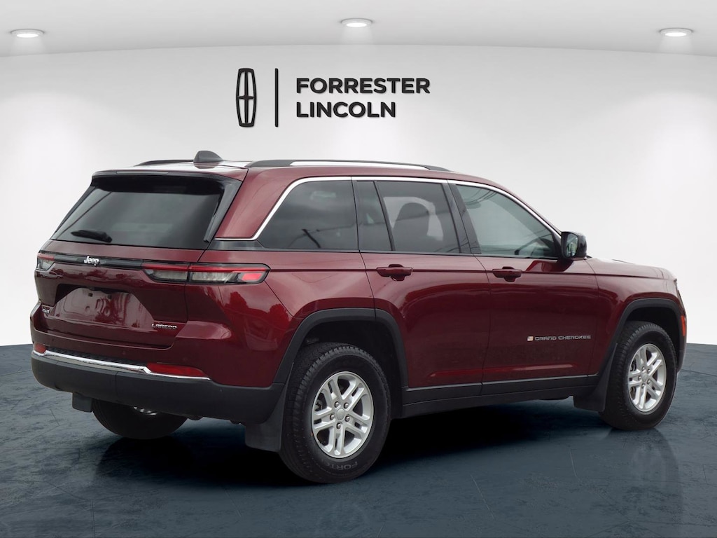 Used 2024 Jeep Grand Cherokee Laredo SUV