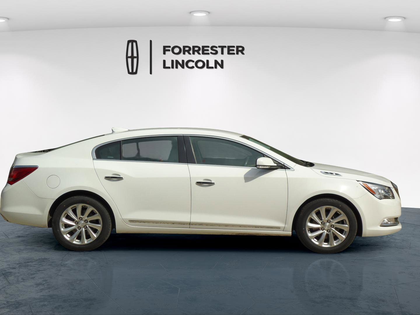 Used 2015 Buick LaCrosse Leather with VIN 1G4GB5G36FF308622 for sale in Chambersburg, PA