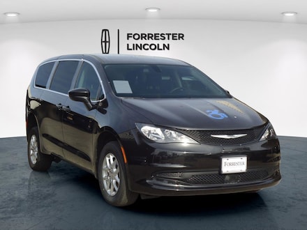 2022 Chrysler Voyager LX Minivan/Van