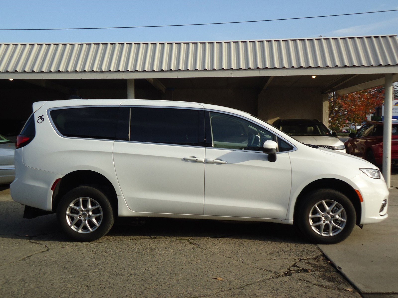Used 2023 Chrysler Pacifica Touring L with VIN 2C4RC1BG9PR530661 for sale in Chambersburg, PA