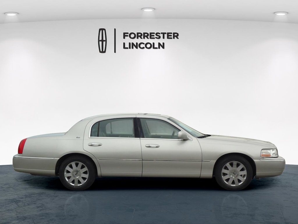 Used 2003 Lincoln Town Car Cartier Sedan