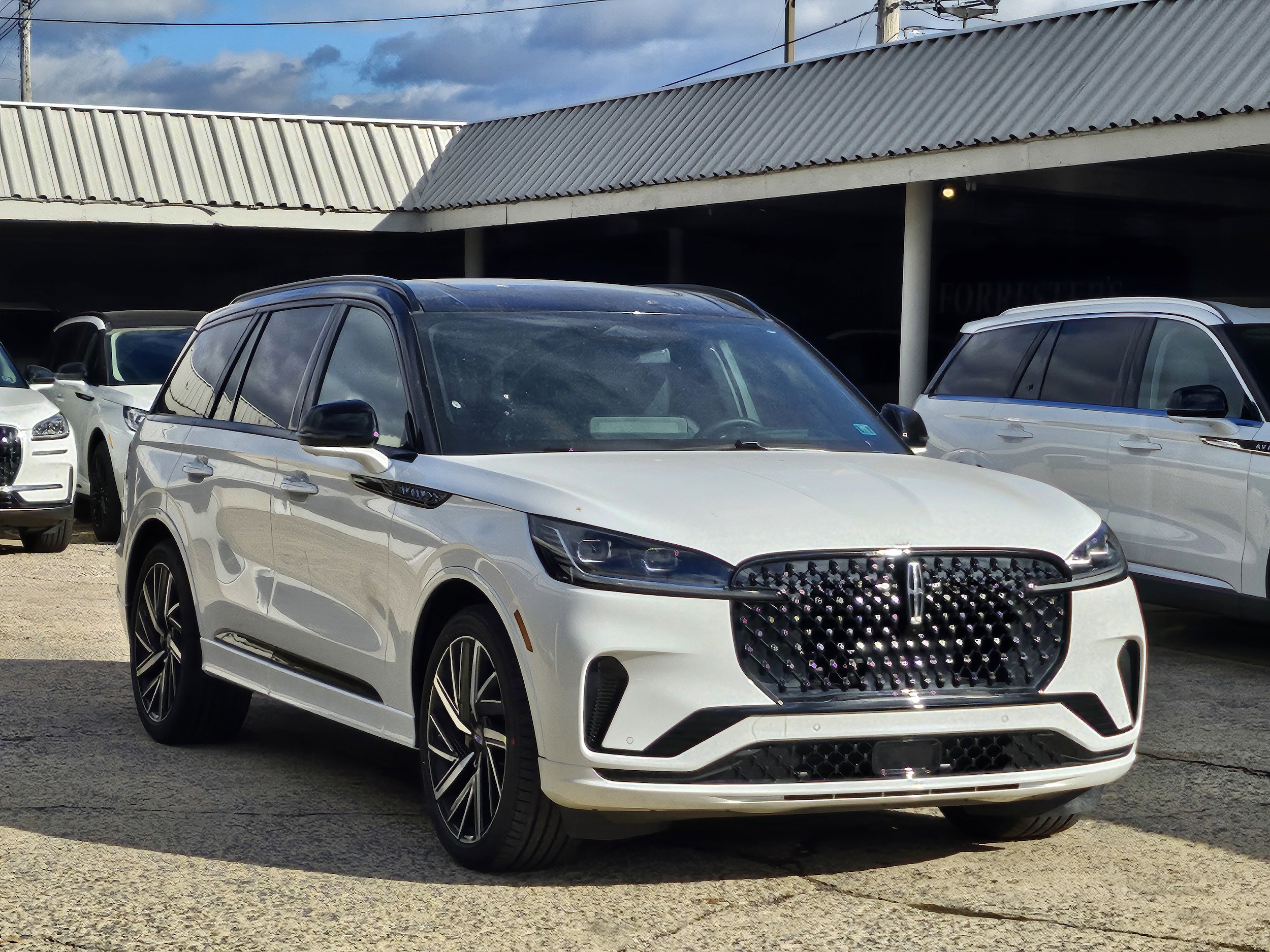 2026 Lincoln Aviator Black Label's photo