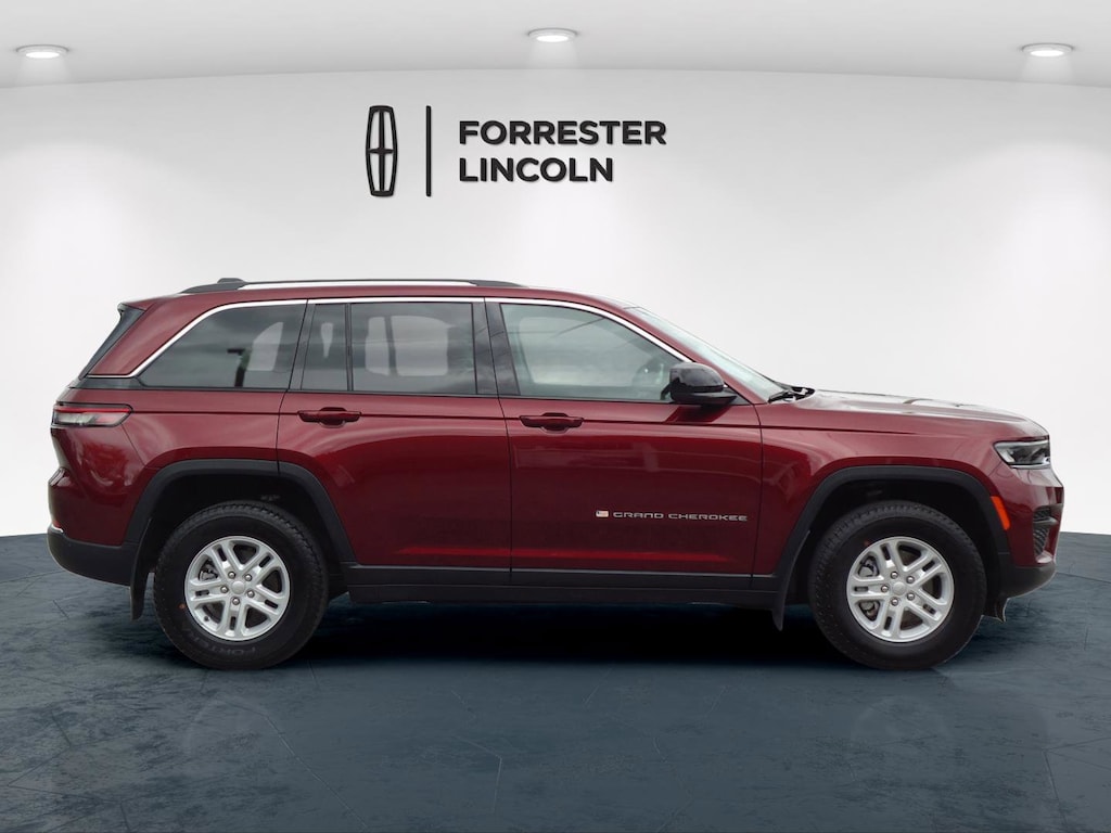 Used 2024 Jeep Grand Cherokee Laredo SUV