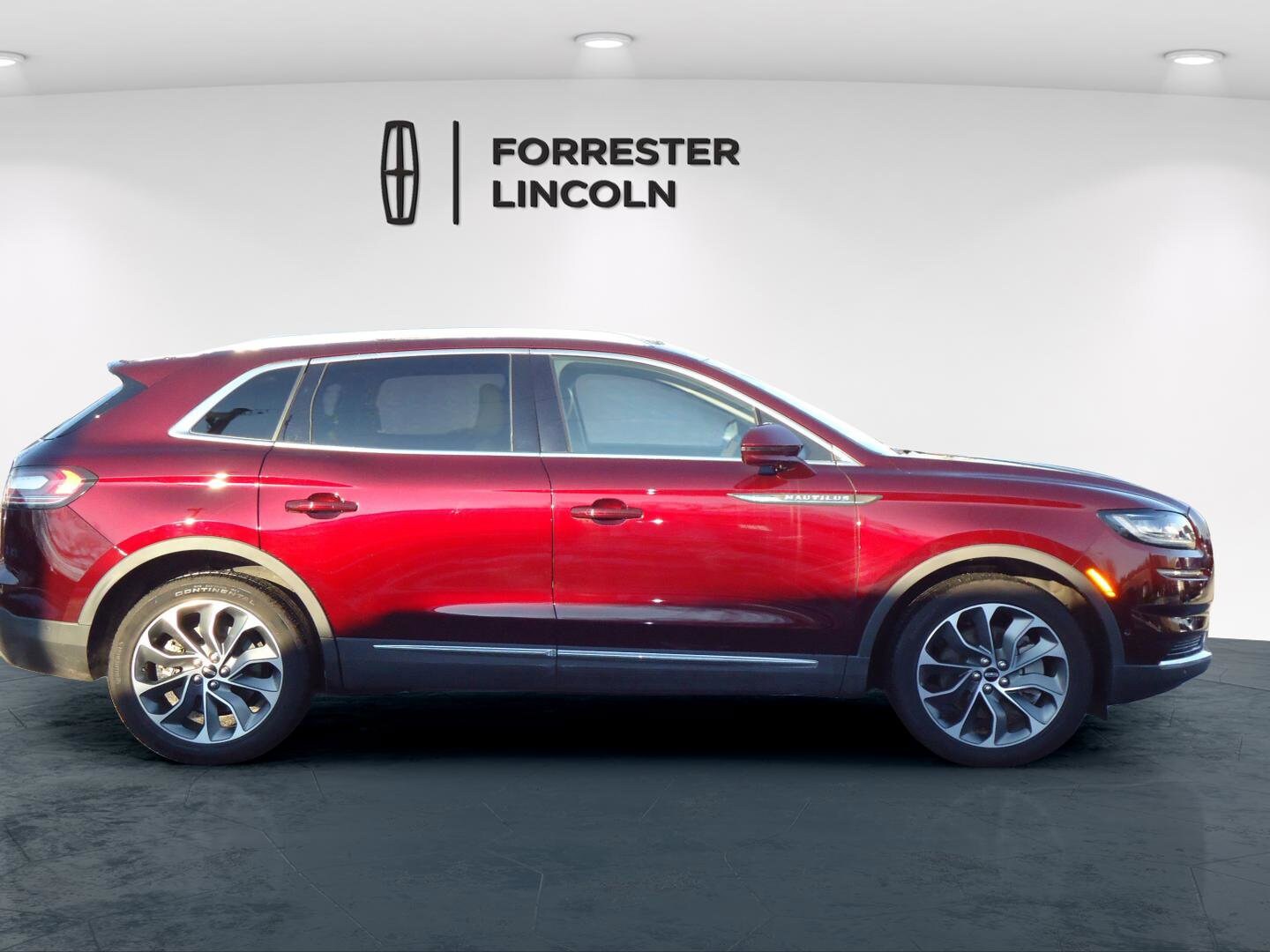 2022 Lincoln Nautilus Reserve photo 2