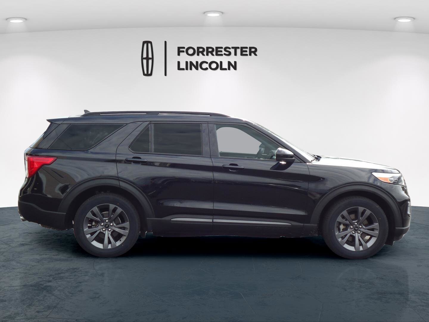 2022 Ford Explorer XLT photo 2