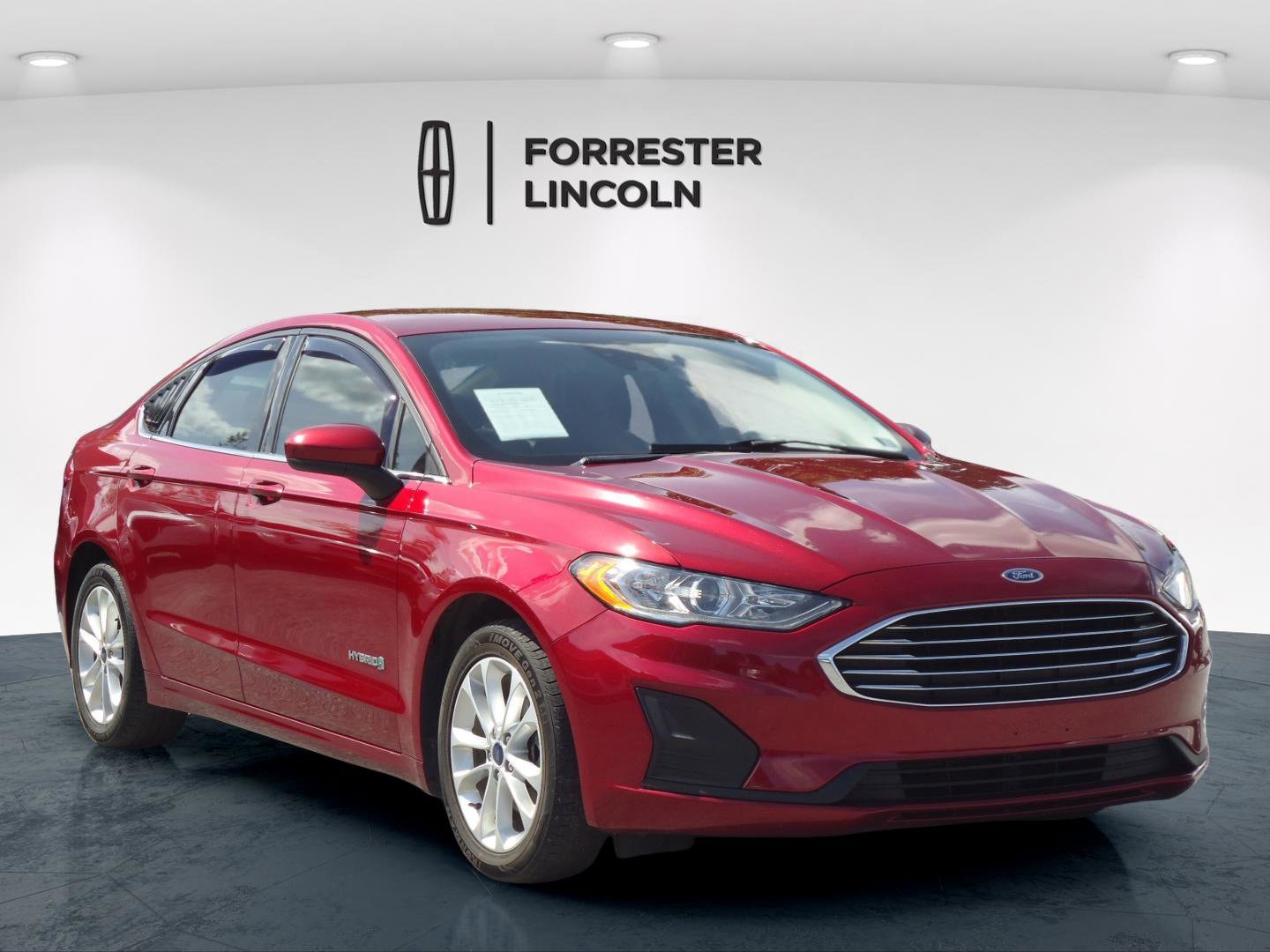 2019 Ford Fusion SE's photo