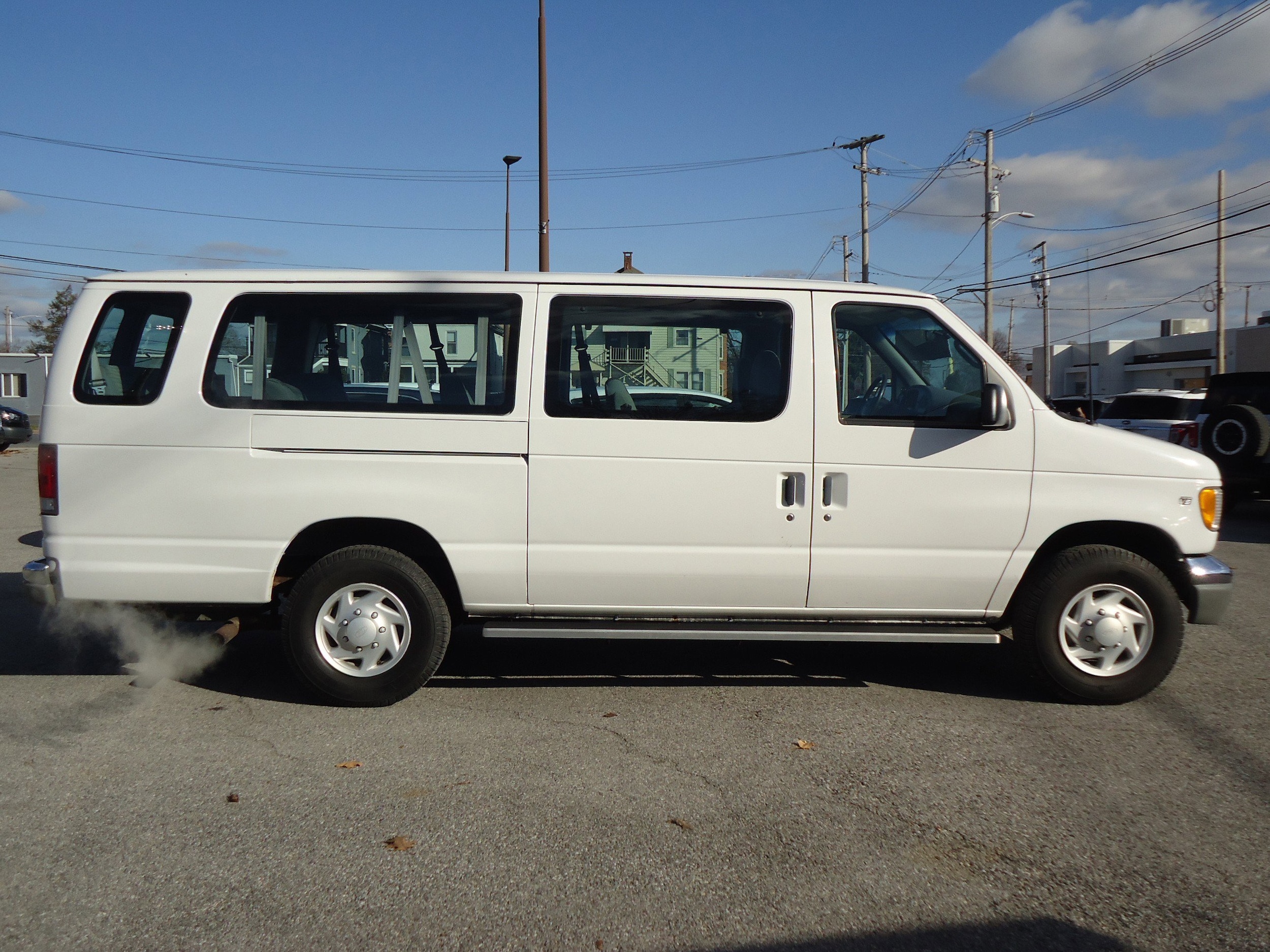 Used 2001 Ford Econoline Wagon XL with VIN 1FBSS31L41HA83081 for sale in Chambersburg, PA