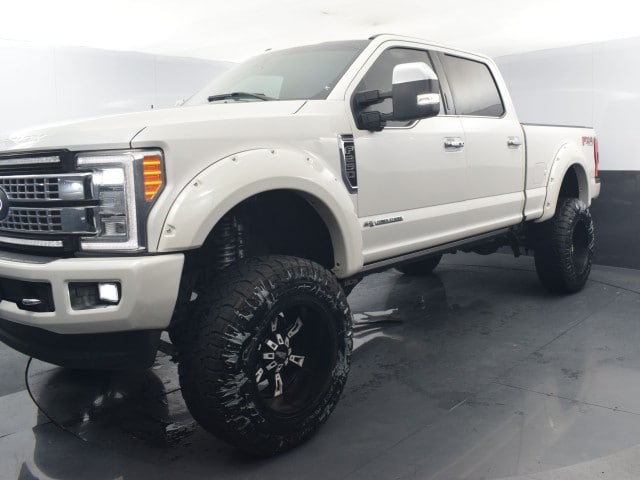 2017 Ford F-250 Super Duty Platinum's photo