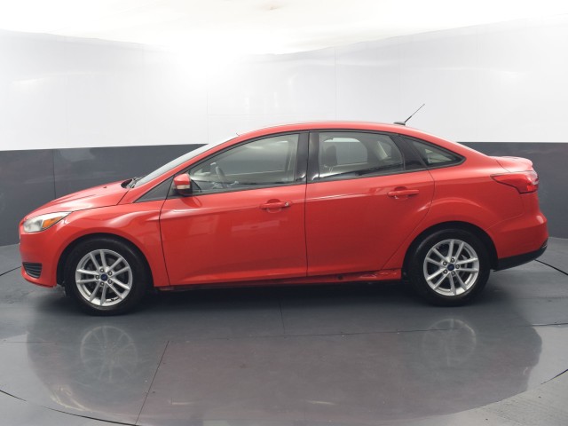 2017 Ford Focus SE's photo