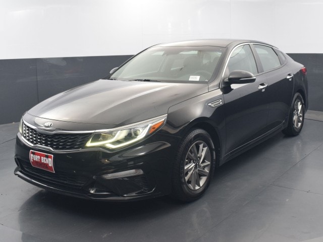 2019 Kia Optima LX's photo