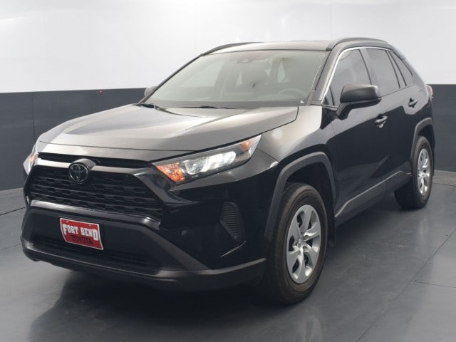 2020 Toyota RAV4 LE's photo