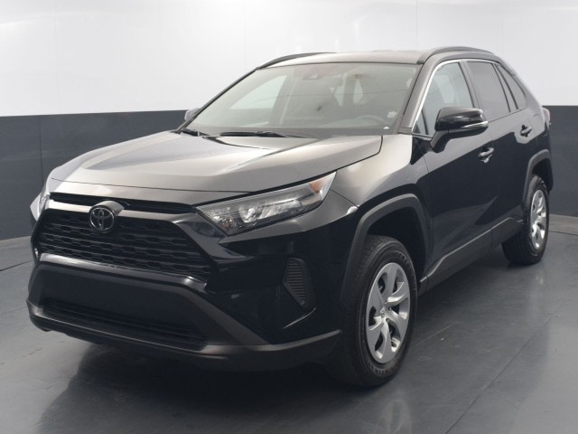 2021 Toyota RAV4 LE's photo