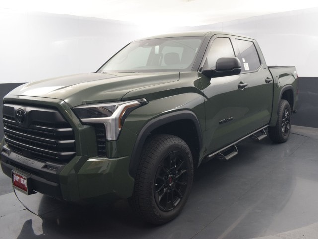 2023 Toyota Tundra SR5's photo