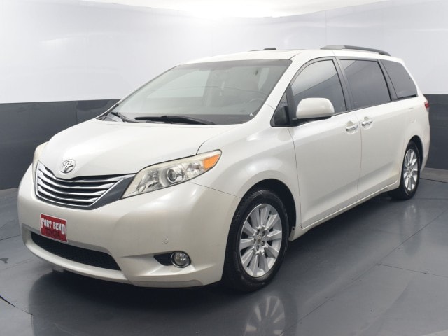 2012 Toyota Sienna XLE's photo