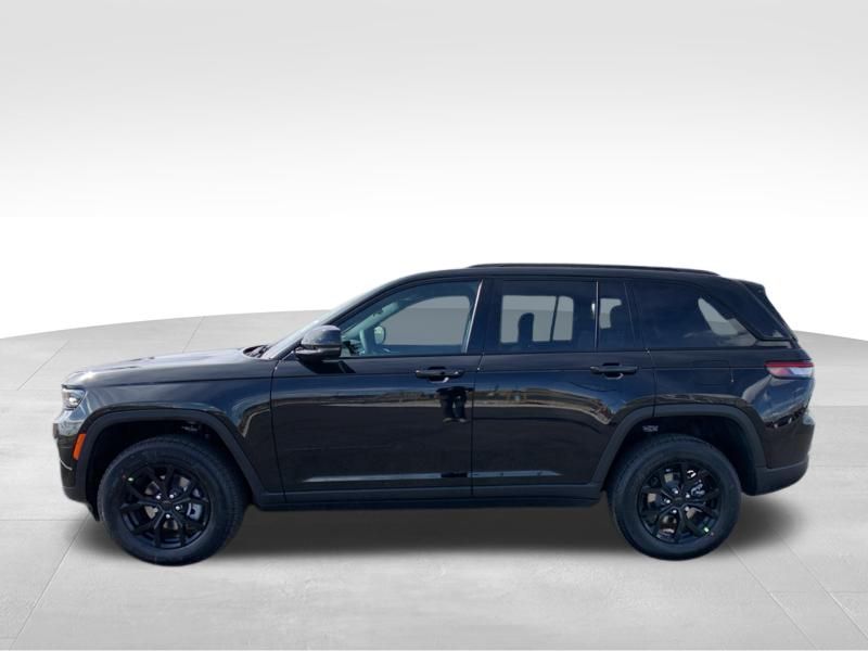 2025 Jeep Grand Cherokee Altitude photo 2