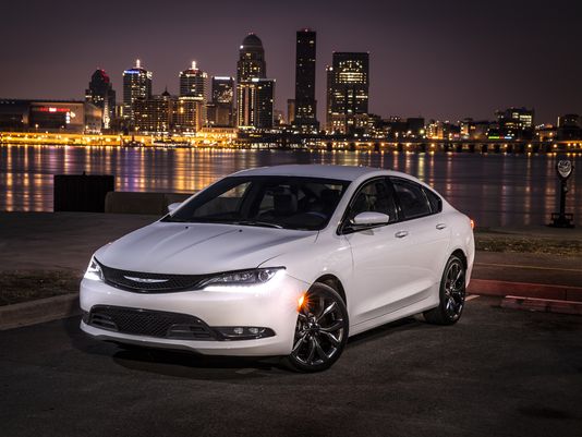 2015-CHRYSLER-200.JPG