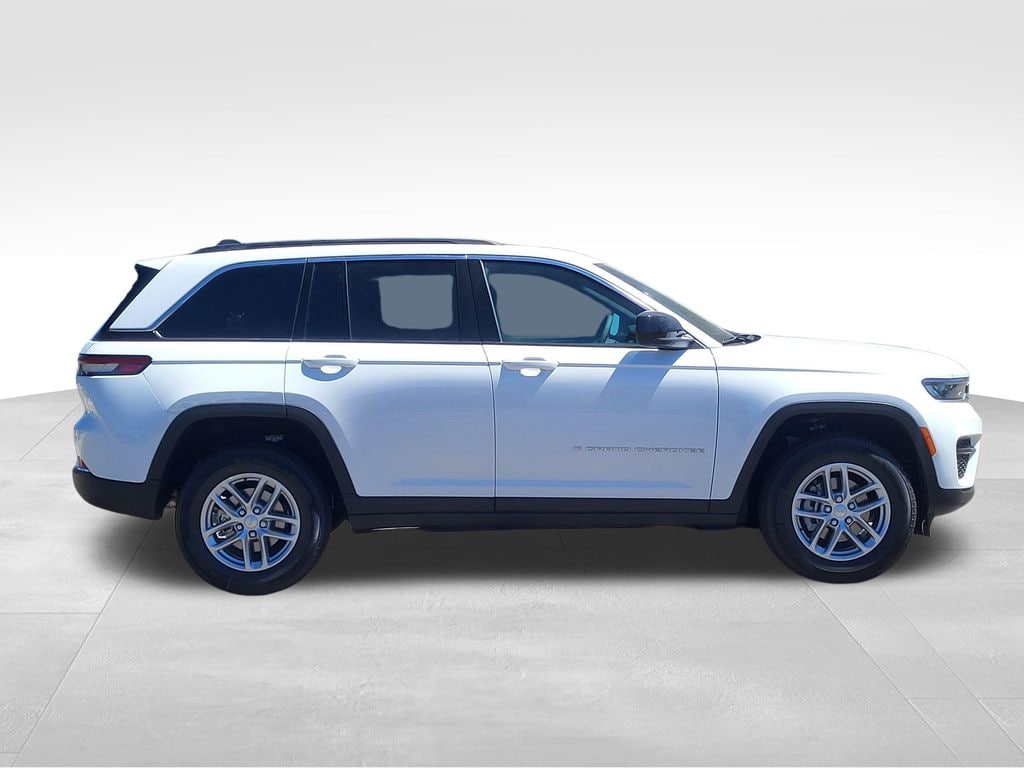 New 2026 Jeep Grand Cherokee Laredo Sport Utility