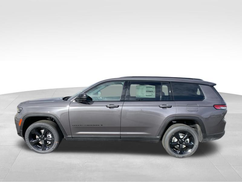 2025 Jeep Grand Cherokee Altitude photo 2