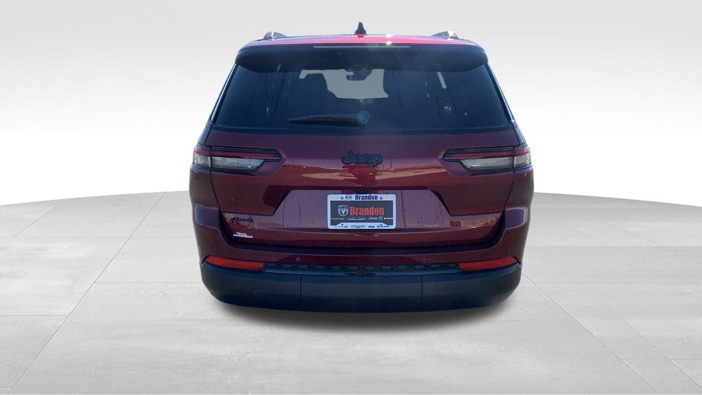 2025 Jeep Grand Cherokee Altitude photo 3