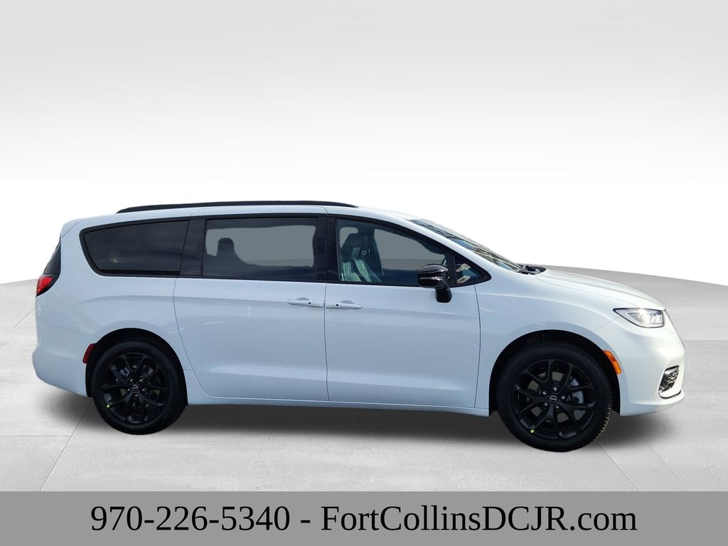 New 2026 Chrysler Pacifica Select Passenger Van
