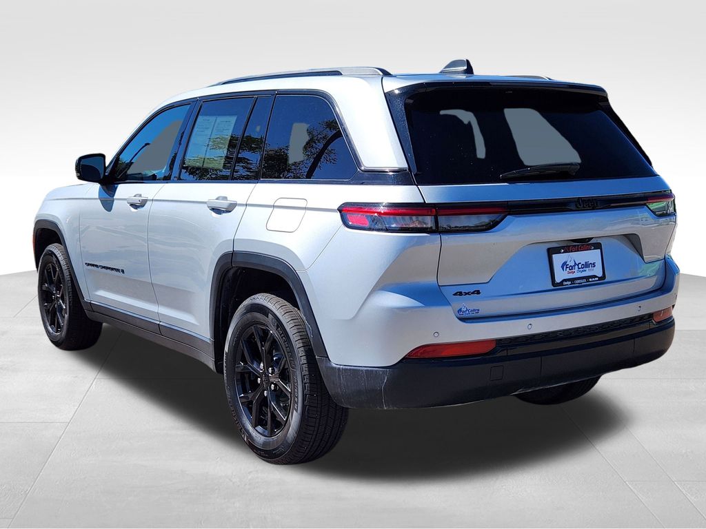 2024 Jeep Grand Cherokee Laredo Altitude X photo 3