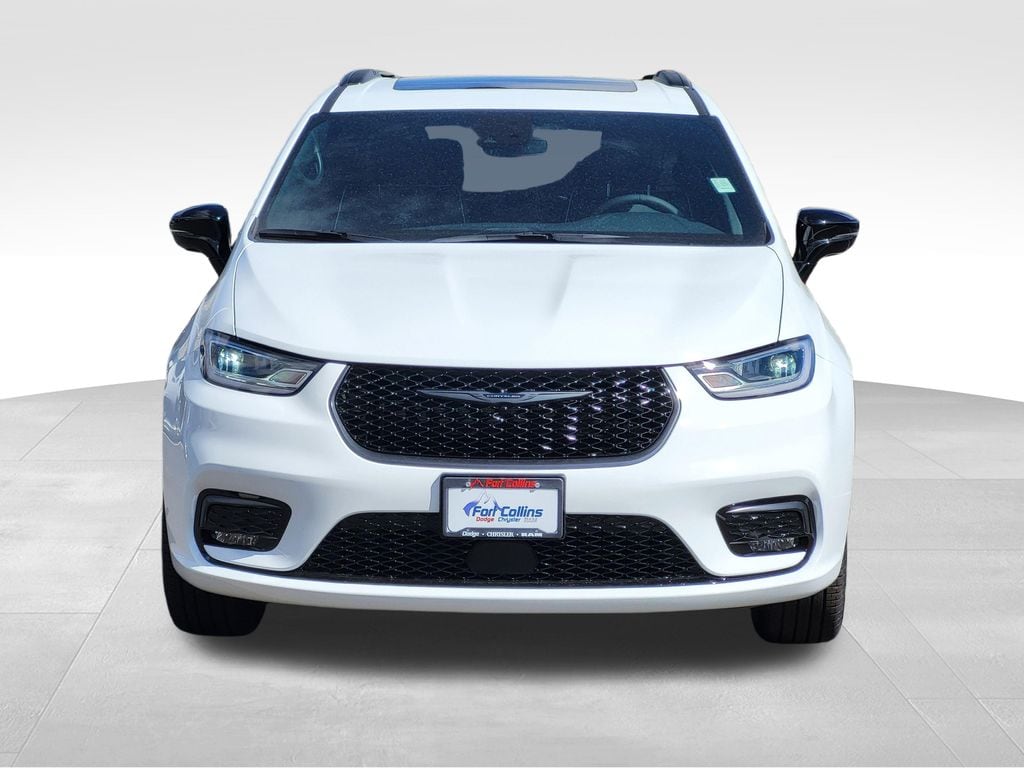 New 2026 Chrysler Pacifica Limited Passenger Van