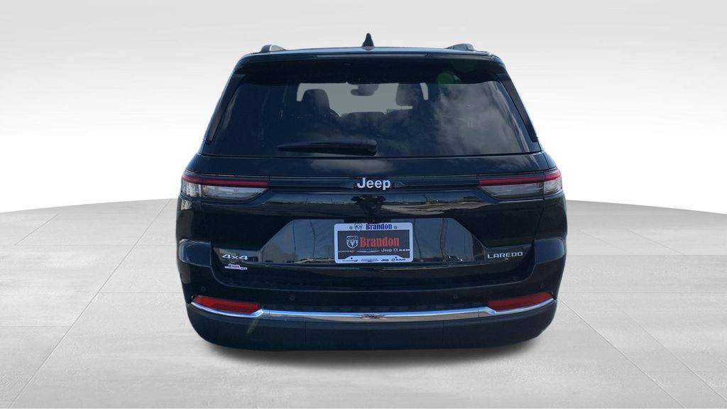 2025 Jeep Grand Cherokee Laredo photo 3