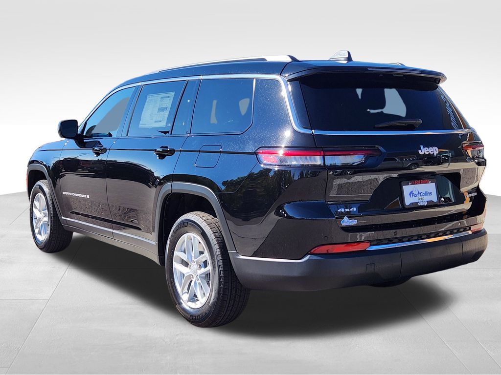 2025 Jeep Grand Cherokee Laredo photo 3