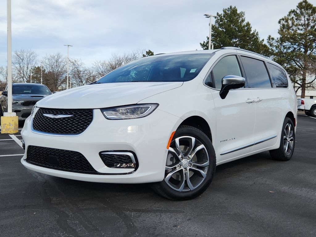 2026 Chrysler Pacifica Pinnacle's photo