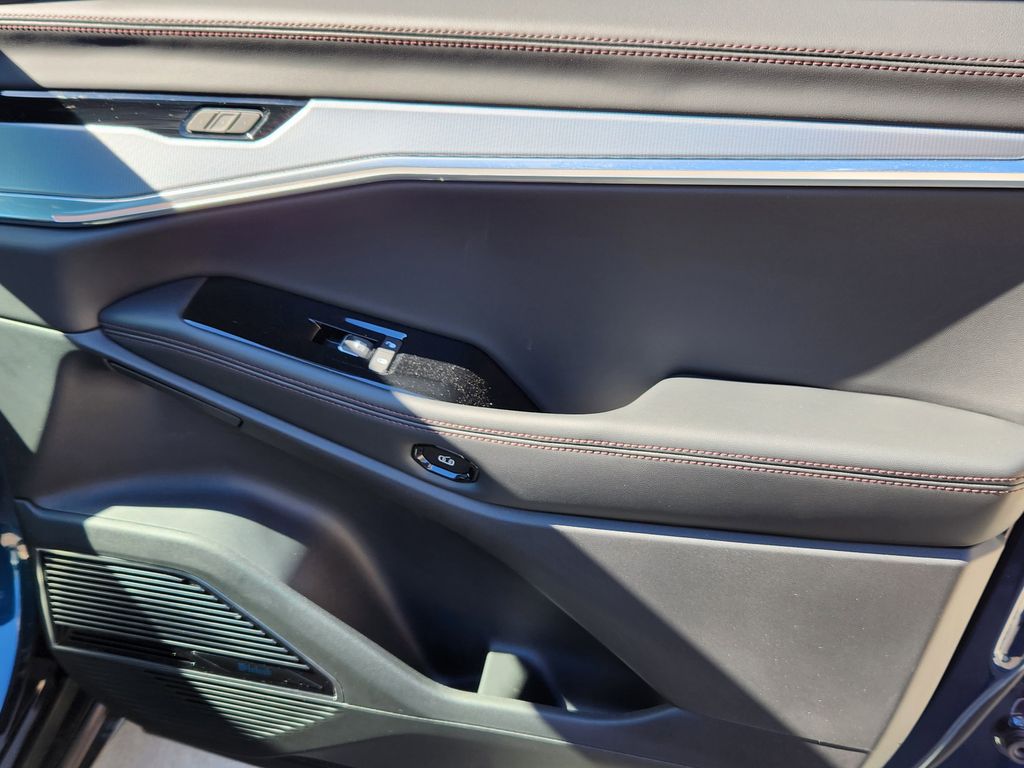 2025 Jeep Wagoneer S Launch Edition - Photo 18