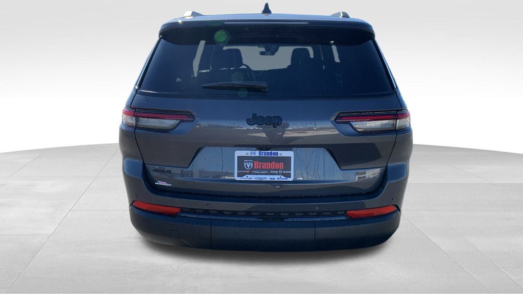 2025 Jeep Grand Cherokee Altitude photo 4