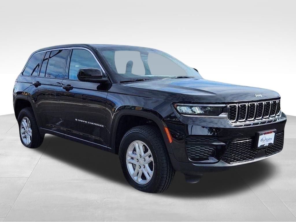 2025 Jeep Grand Cherokee Laredo photo 3