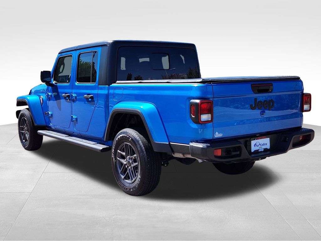 2024 Jeep Gladiator Sport S photo 3