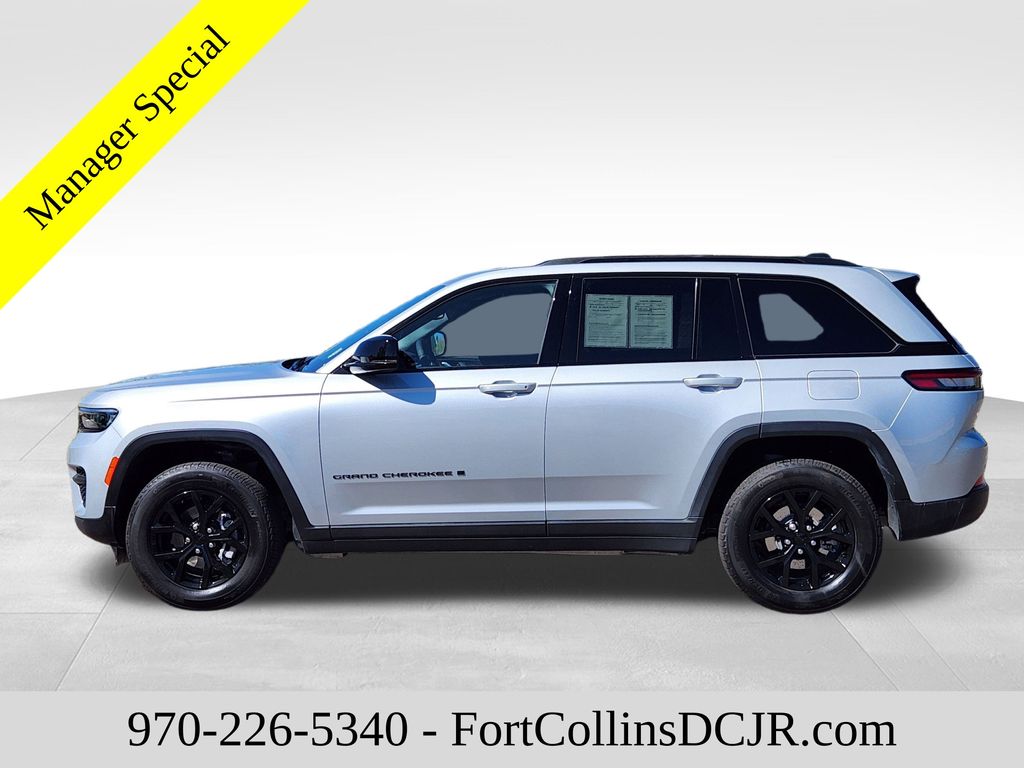 2024 Jeep Grand Cherokee Laredo Altitude X photo 2
