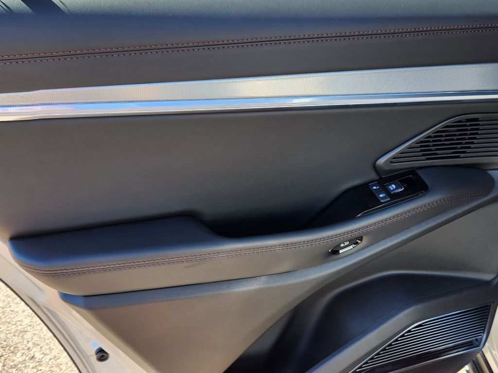 2025 Jeep Wagoneer S Launch Edition - Photo 12